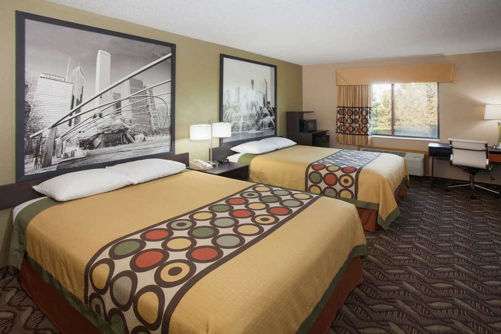 Room, Multiple Beds, Microwave