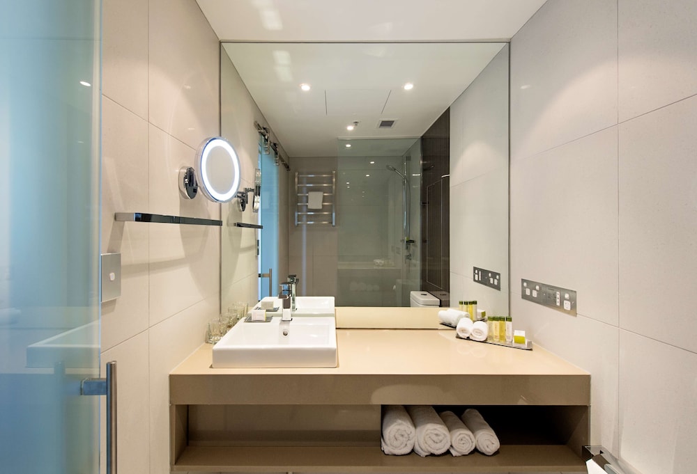 Deluxe Double Room thumbnail 6