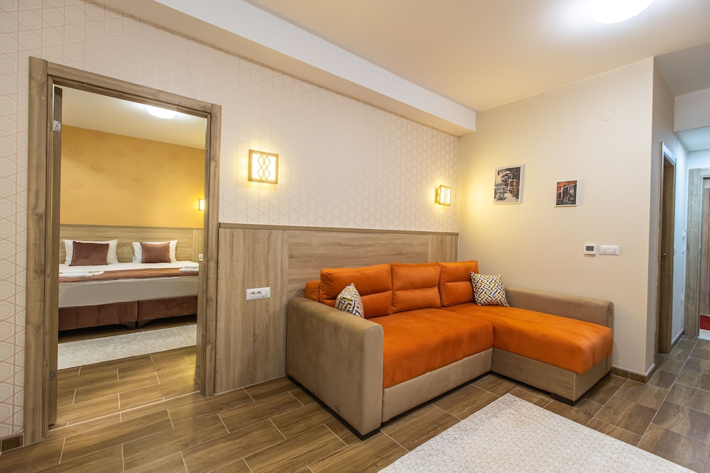 Deluxe Studio Suite