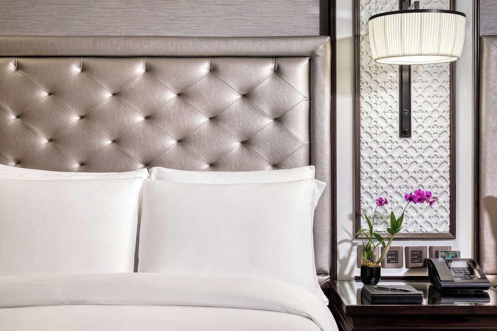 Room, 1 King Bed, Corner
