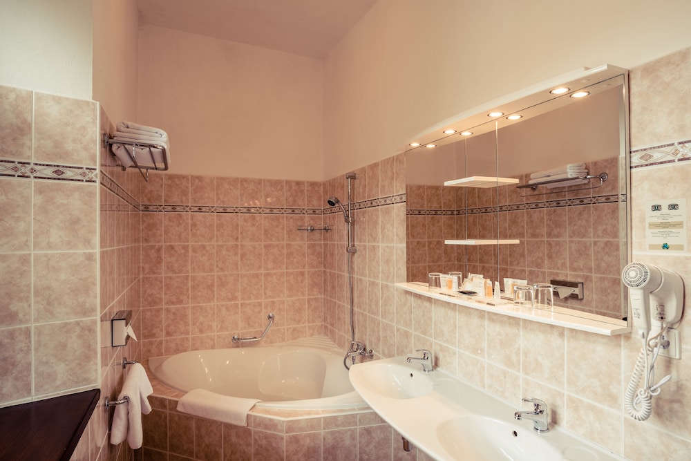 Royal Suite photo 2