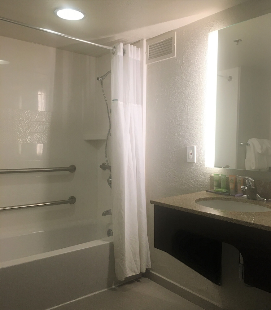 Room, 1 Queen Bed, Accessible (Mobility) (Exterior Entry)
