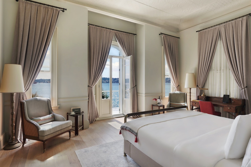 Bosphorus Junior Suite with Balcony