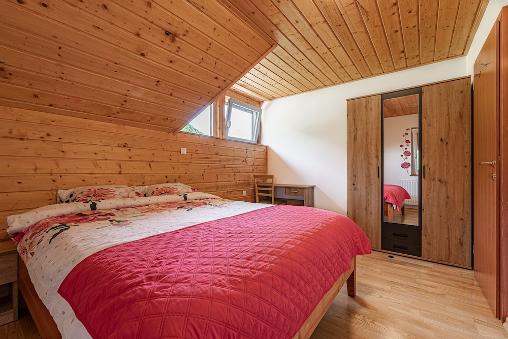 Family Chalet, 3 Bedrooms, 2 Bathrooms, Mountainside (Ranch Stojnšek House With Sauna) photo 1