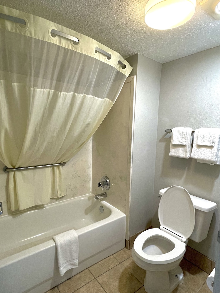 Double Room, 2 Queen Beds, Non Smoking photo 3
