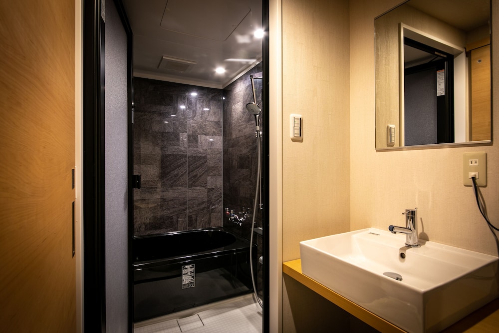 Premium suite, Smoking (E-Cigarettes Only) photo 3