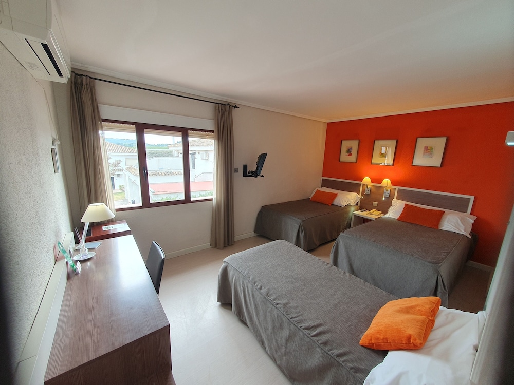 Basic Triple Room, Garden View - Photo 1