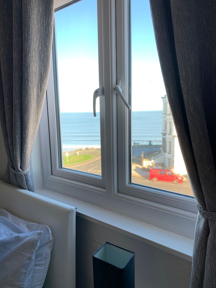 Basic Twin Room, Shared Bathroom, Sea View (Twin Room 3rd Floor) photo 3