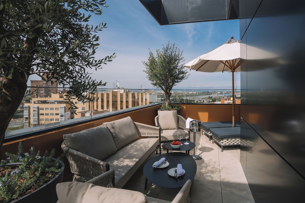 Suite, Balcony - Photo 7