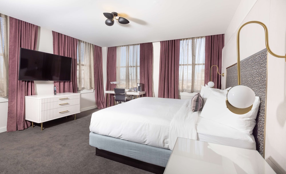 Studio Suite, 1 King Bed, City View - Photo 2