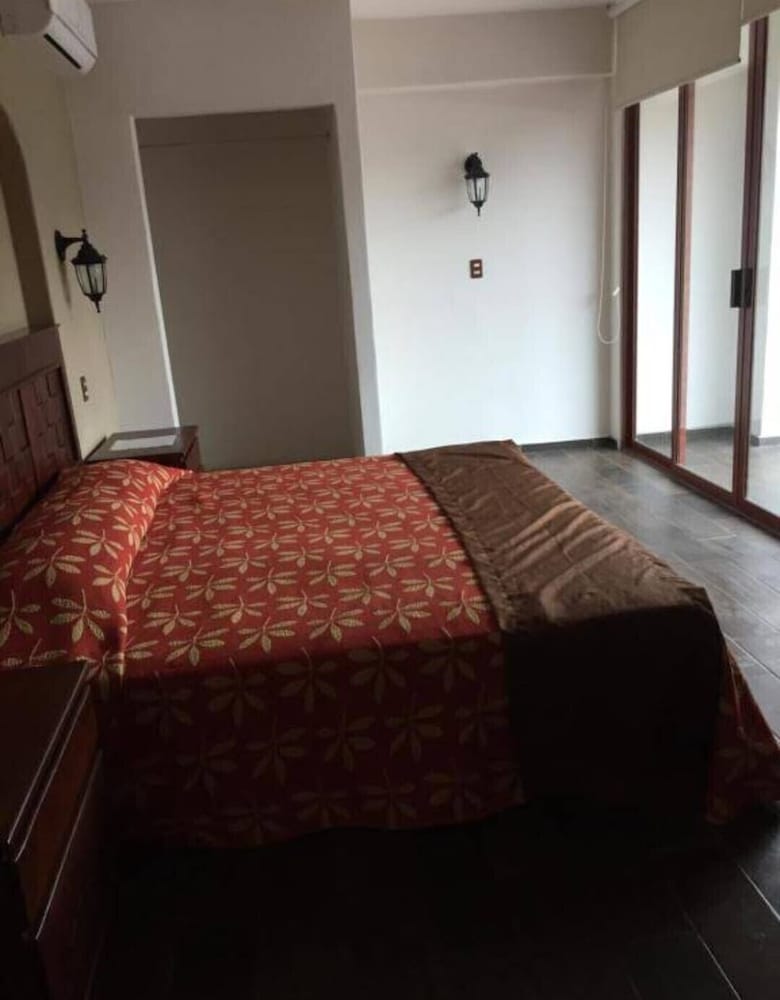 Comfort Room, 1 King Bed photo 2