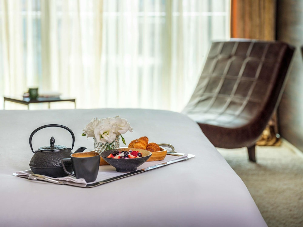 Presidential Suite, 1 King Bed with Sofa bed thumbnail 6