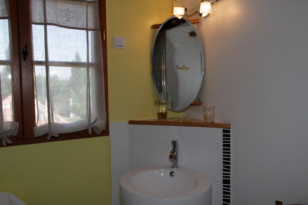 Quadruple Room (Montauban) photo 3