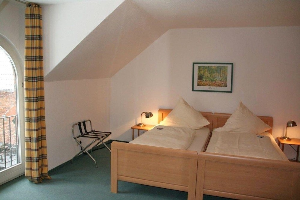 Twin Room, 2 Twin Beds photo 3