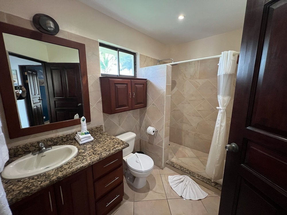 Luxury Apartment, 2 Bedrooms, Kitchen, Ocean View photo 2