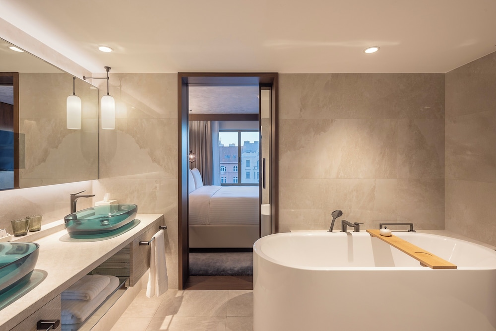 Signature Suite, 1 King Bed