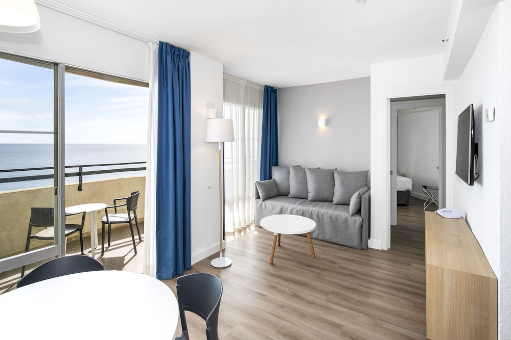 Apto. de 2 habitaciones con vista frontal al mar (4 adultos)