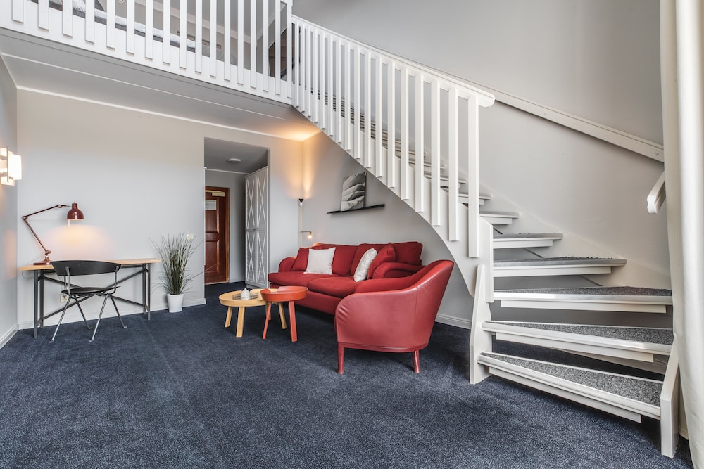 Suite, 2 Twin Beds, Non Smoking, Sea View (with Sofabed) - Photo 6