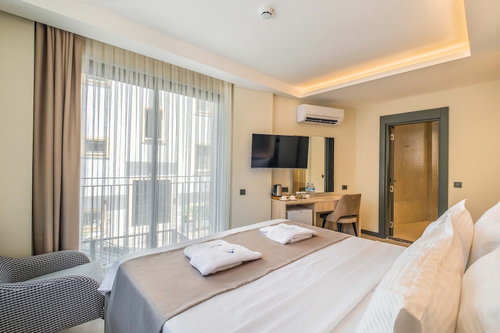 Standard Room, 1 Queen Bed, Non Smoking, Ground Floor