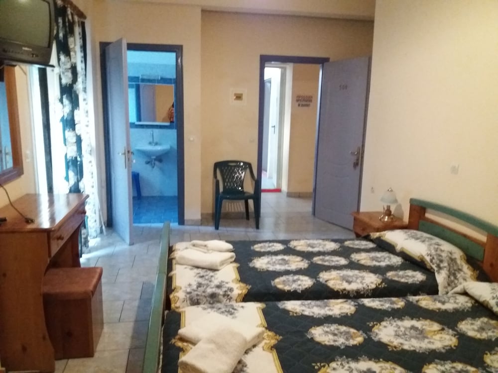 Basic Triple Room photo 1
