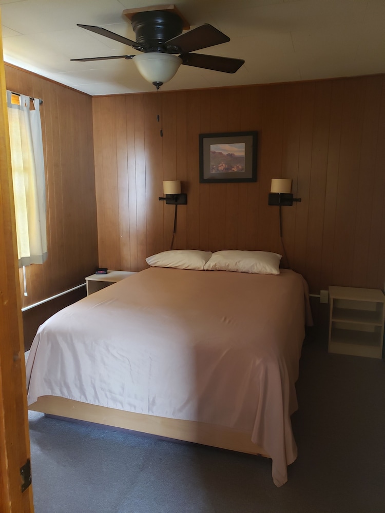 Basic Cabin photo 1