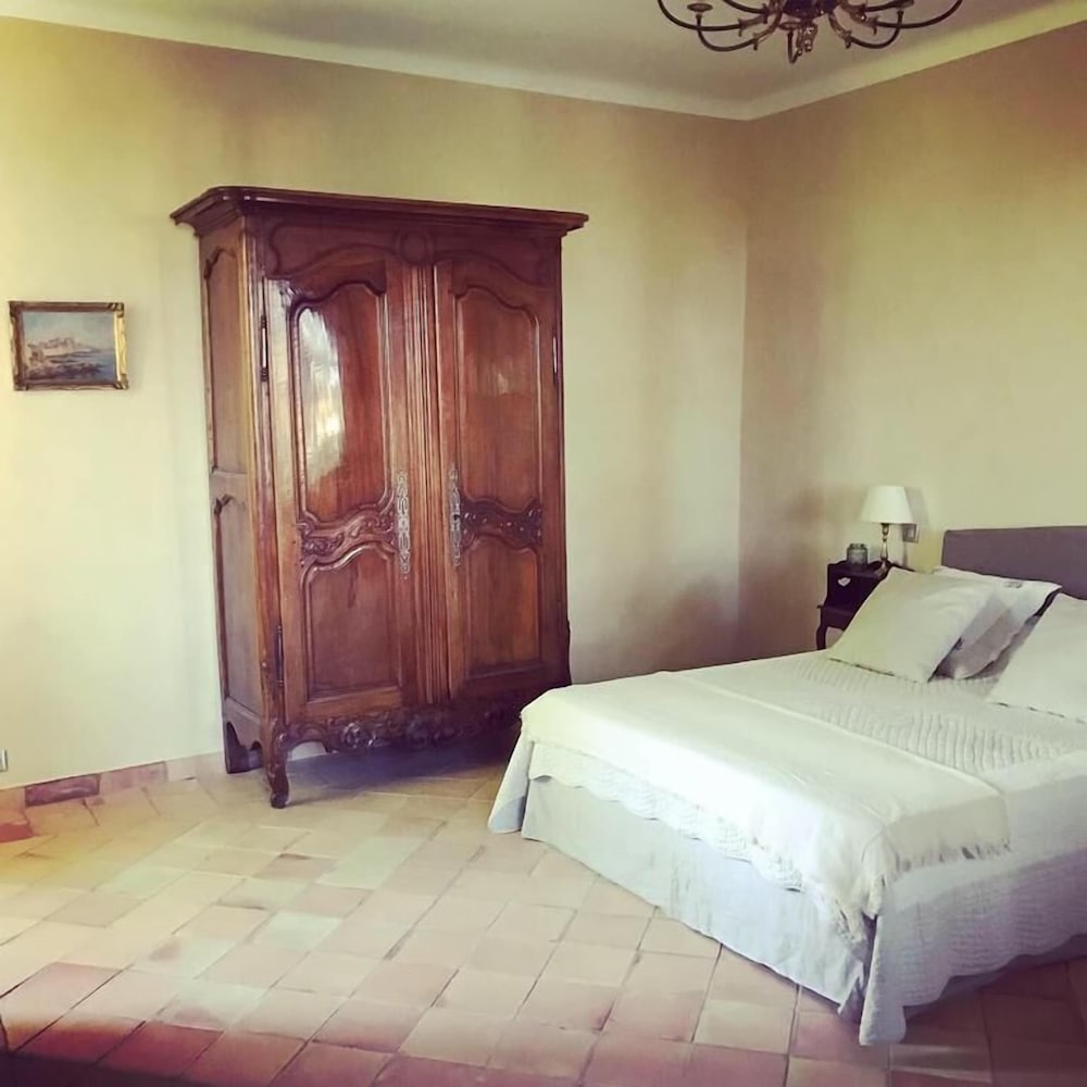 Double Room (Grande Chambre Provencale)