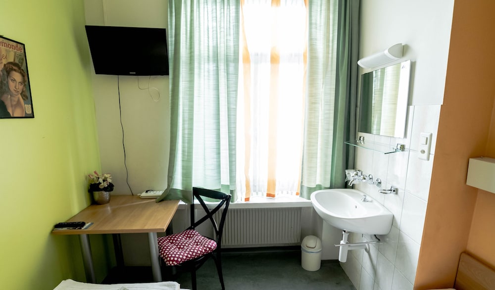 Double Room, Shared Bathroom photo 1