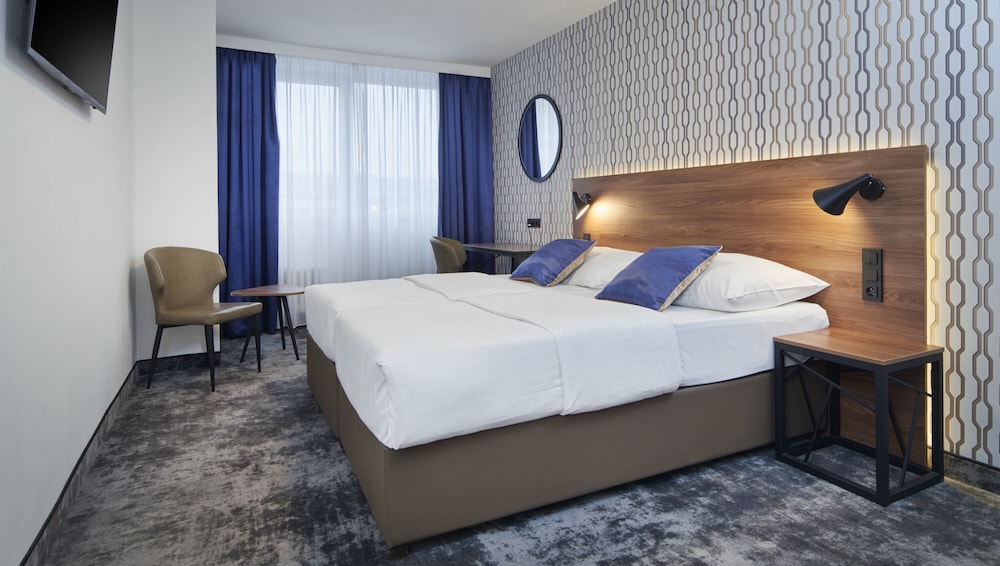 Deluxe Room, Pool Access - Photo 10