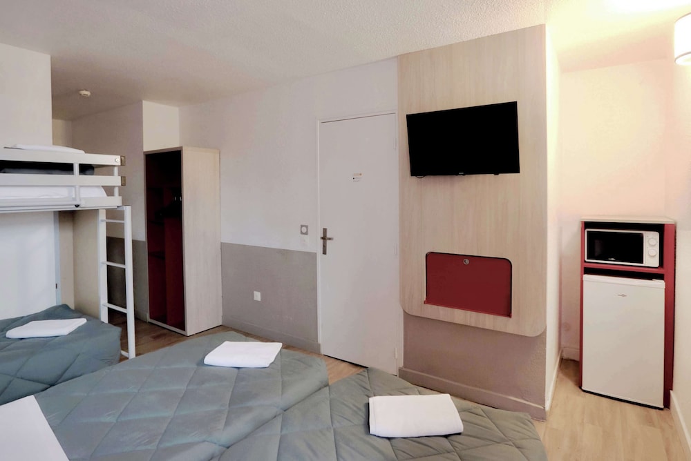 Standard Room, Multiple Beds photo 3