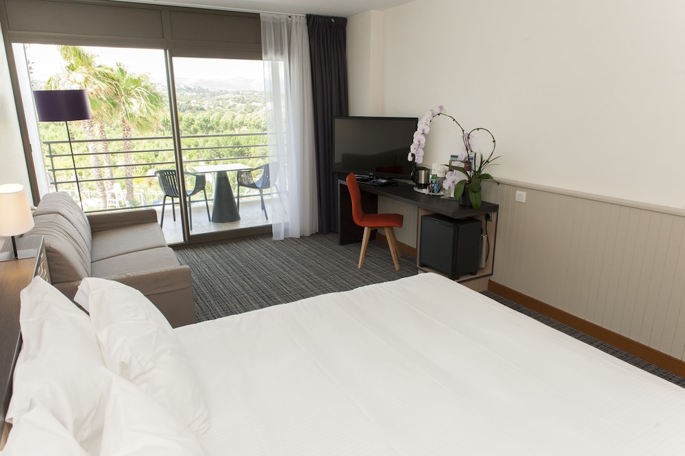 Superior Double Room, Partial Sea View - Photo 3