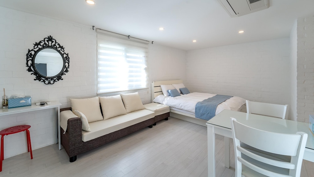 Basic Room, 1 Bedroom (201(Side Ocean view)) - Photo 7