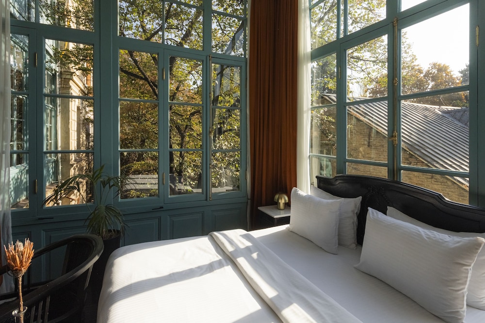 Deluxe Double or Twin Room, Bathtub, City View photo 1