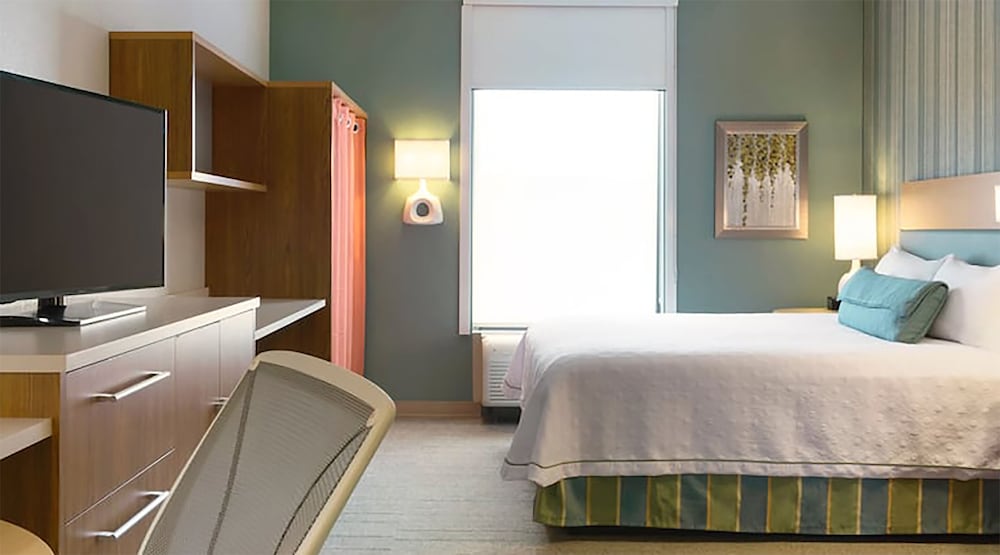 Studio, 1 Queen Bed, Accessible, Bathtub (Mobility & Hearing) photo 3