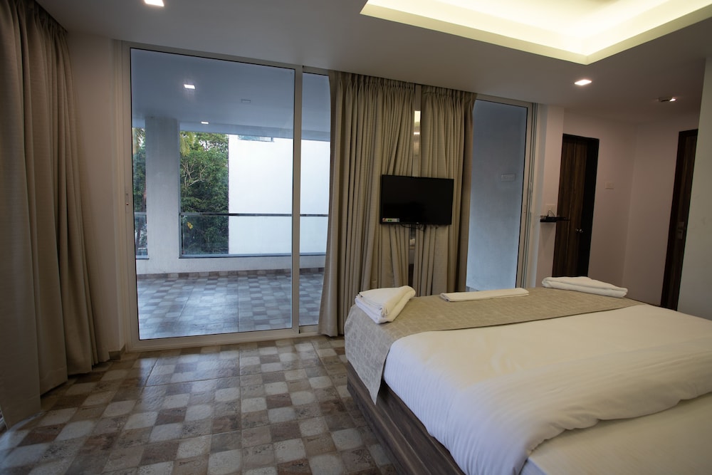Luxury Room - Photo 12