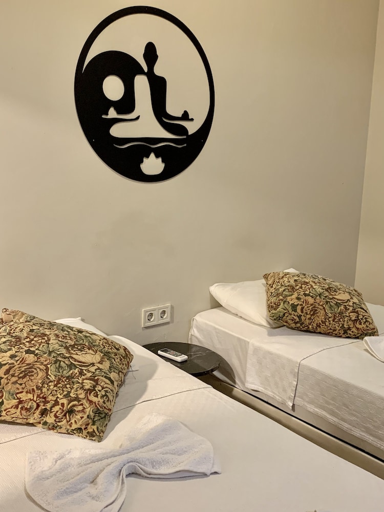 Basic Triple Room, Multiple Beds, Non Smoking, No Windows