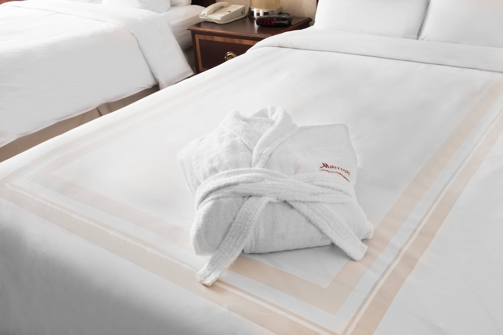 Premium Room, 2 Queen Beds (Hearing Accessible) - Photo 4