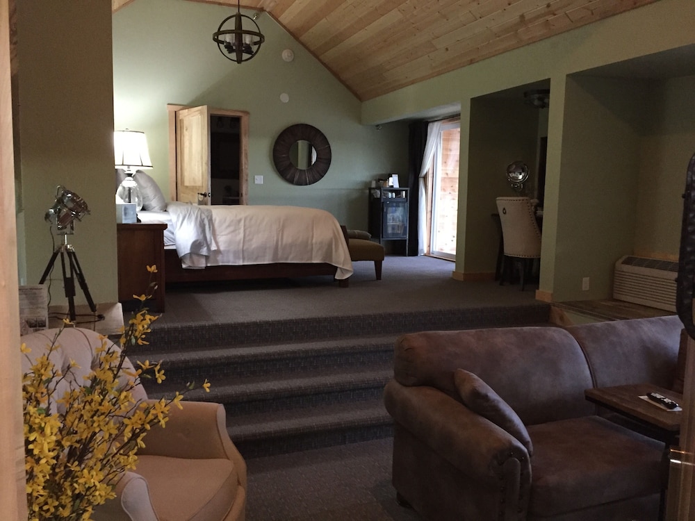 Lumber Baron Suite (Room 16)