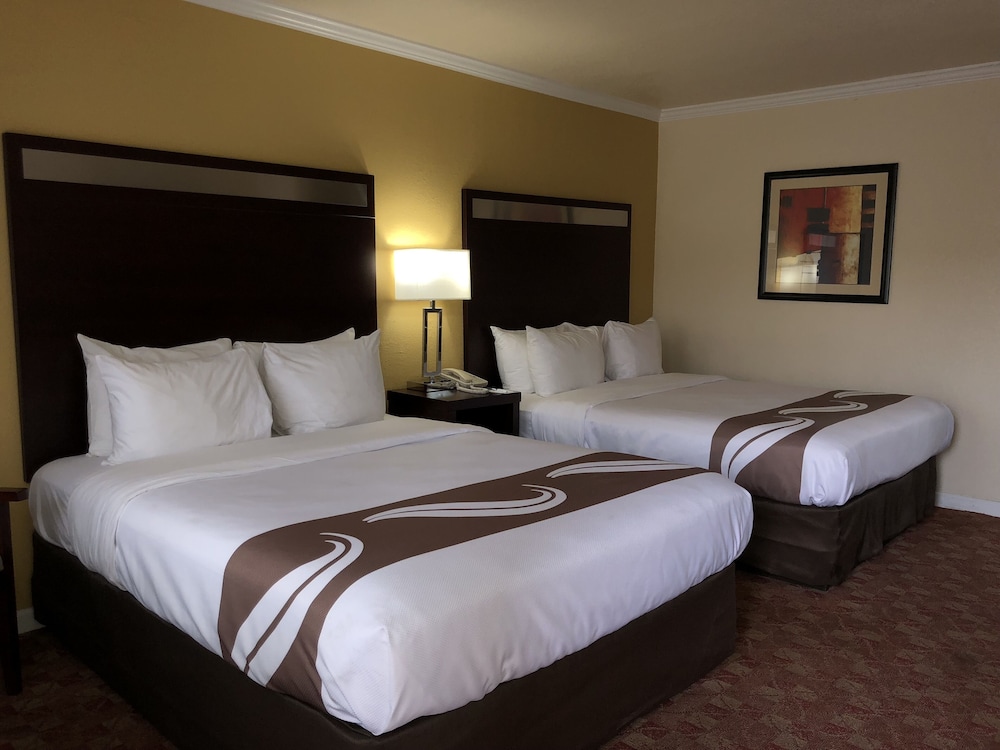 Room, Multiple Beds, Non Smoking - Photo 2