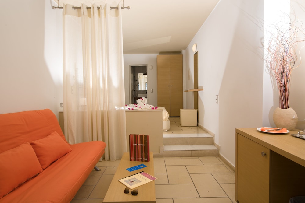 Junior Suite, Jetted Tub - Photo 4
