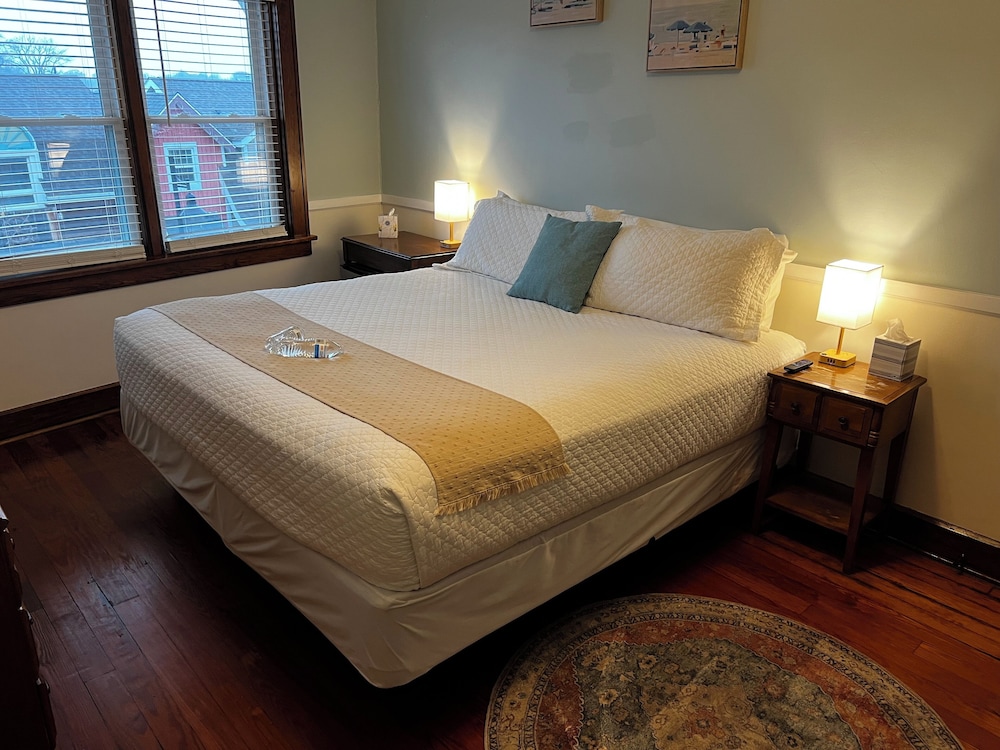 Double Room, 1 King Bed