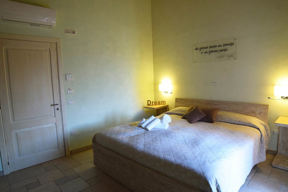 Superior Room, 1 Queen Bed, Non Smoking, Hill View