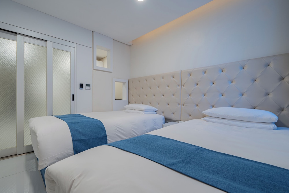 Superior Twin Room photo 2