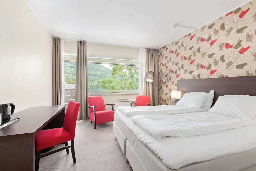 Junior Suite, 1 King Bed, Balcony, Sea View (with Sofabed) - Photo 3