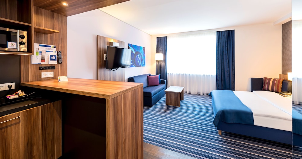 Suite, 1 King Bed (1 Kids Bed) - Photo 4