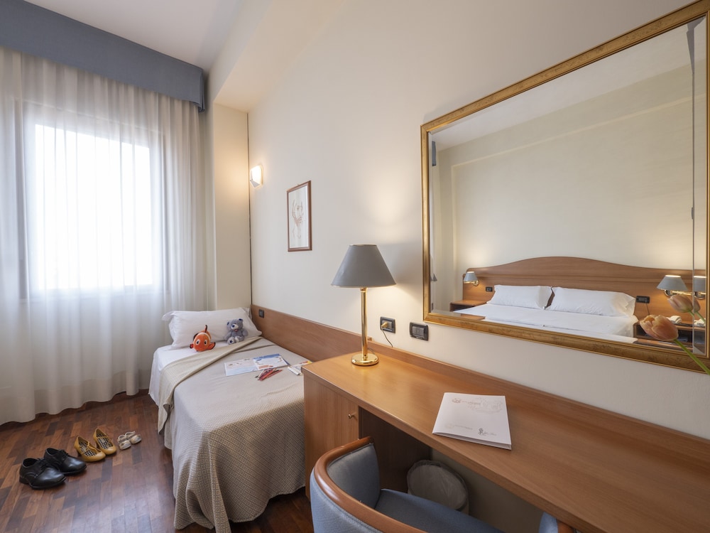 3 letti singoli/3 Single beds-Economy Room) photo 1