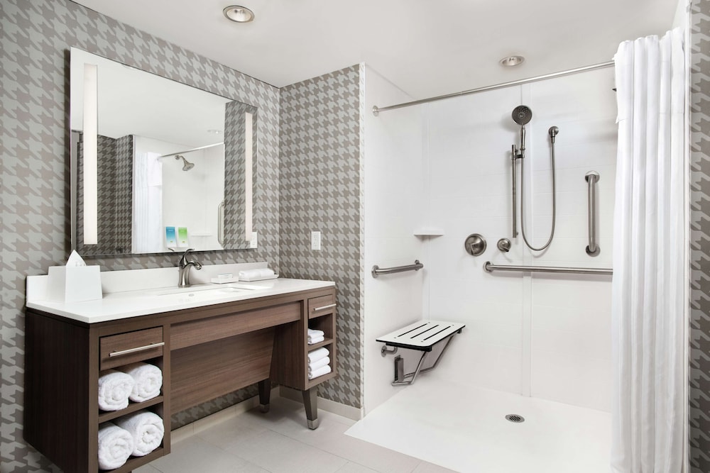 Suite, 1 King Bed, Accessible (Mobility & Hearing, Roll-in Shower)
