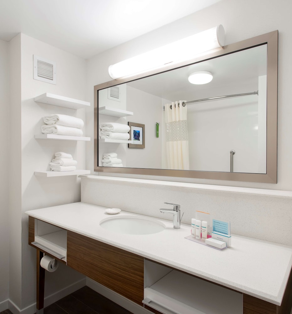 Standard Suite, 2 Queen Beds, Non Smoking - Photo 4