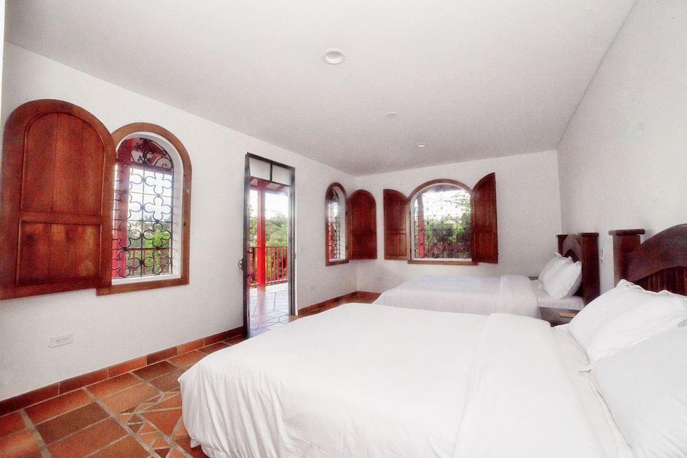 Twin Room, 2 Double Beds photo 2