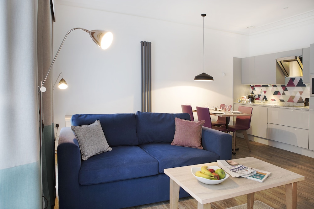 Suite, 1 King Bed With Sofa Bed photo 3