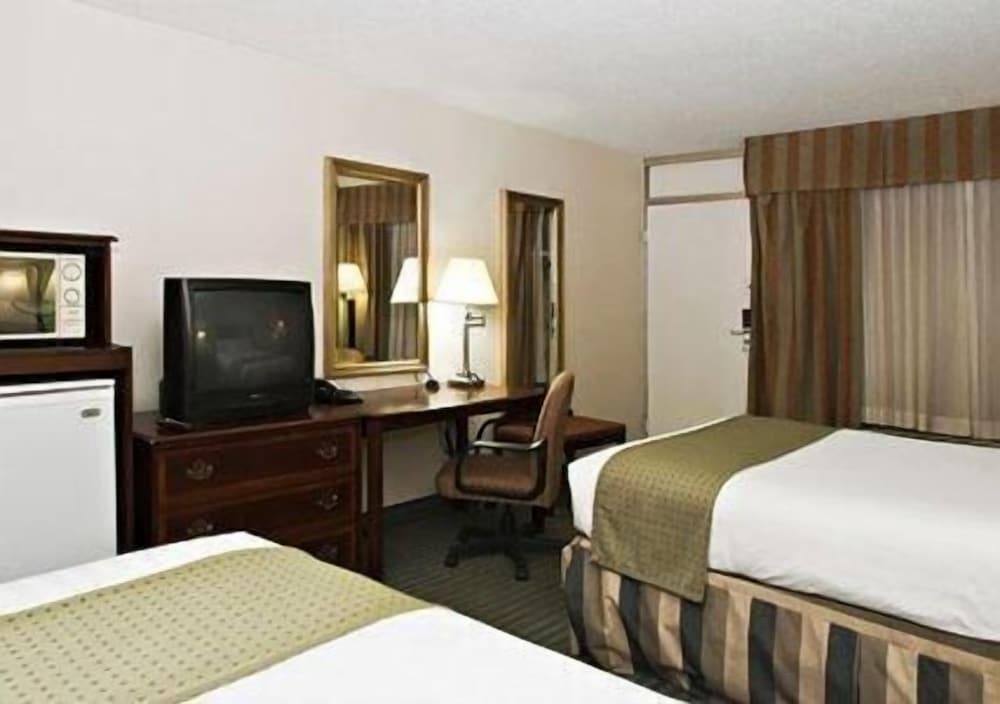 Standard Double Room, 2 Double Beds, Non Smoking - Photo 2